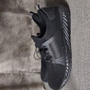 The Invincible Shoe Men's Safety Shoes NWOT